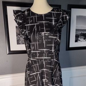 Black and White Print Flutter Ruffle Sleeve Dress Large